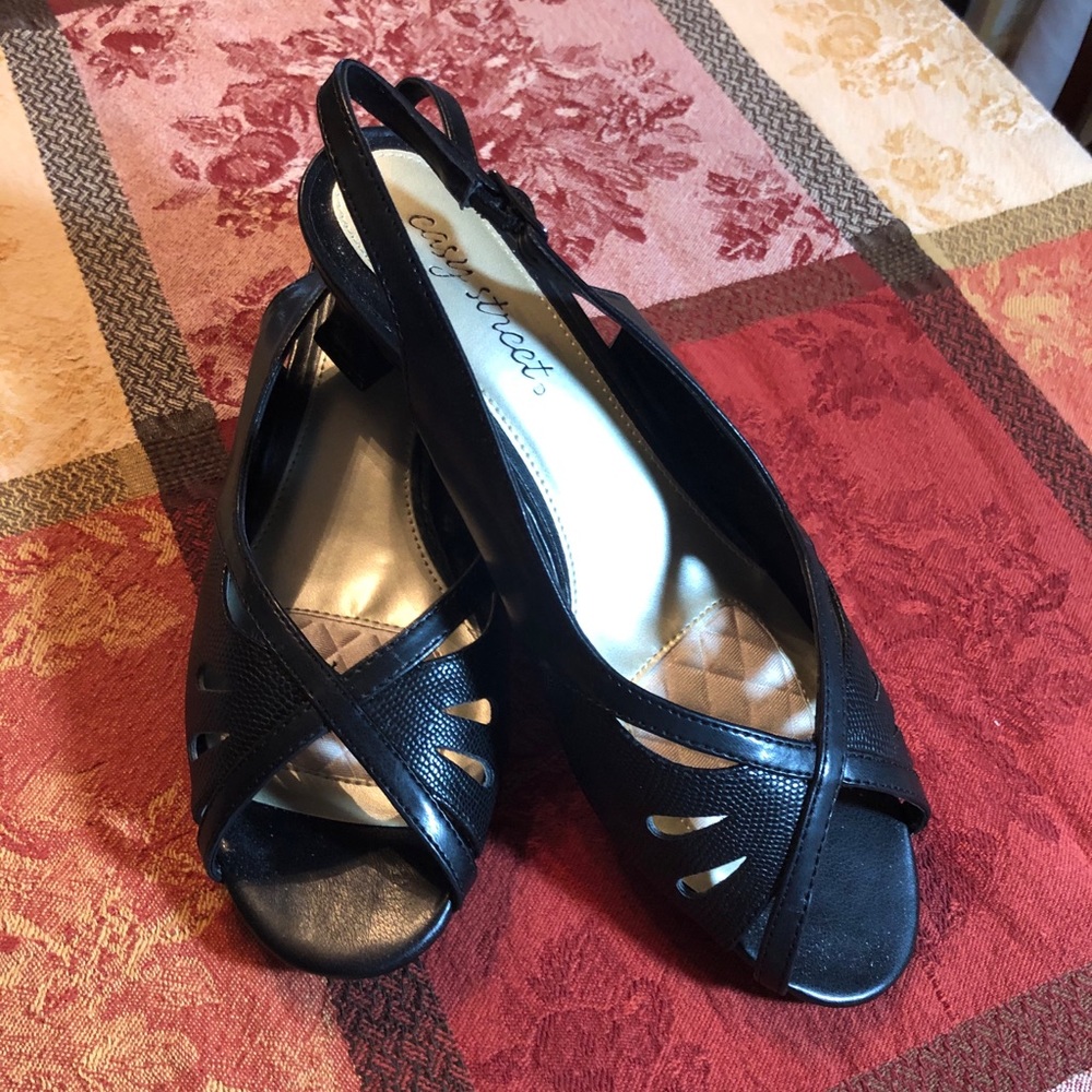 Easy Street Black Sling Back heel shoes Wide